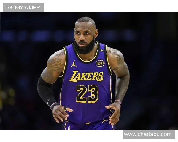 詹姆斯成为历史上第一个季后赛得分超过7000分的球员，领导湖人队晋级总决赛